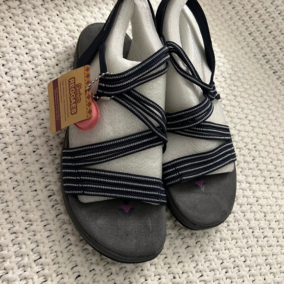 Clark’s Reggae Sandals - Picture 3 of 3